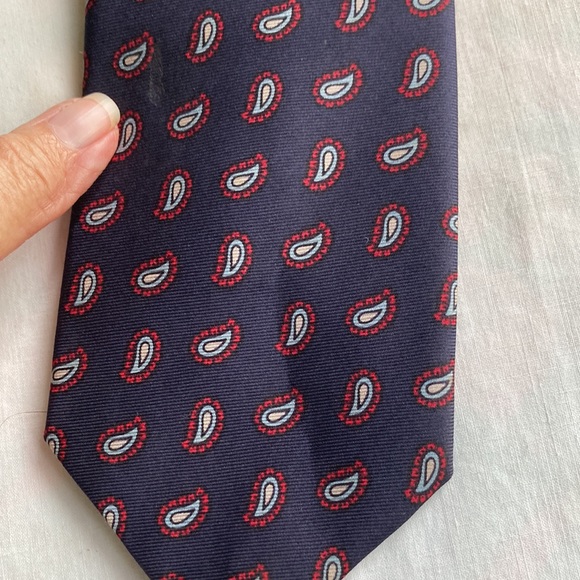 BLOOMINGDALE’s  FLASH SALE 100% silk hand printed in England $25 - Picture 2 of 3